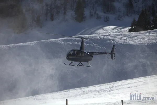 transfer helikopterem z lotniska do ośrodka narciarskiego