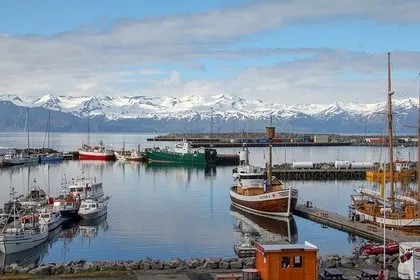 Islandia z lodowcami i wulkanami